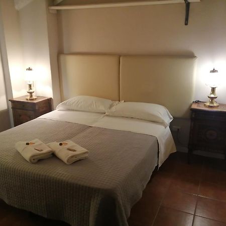 Cascina La Castagnara Bed & Breakfast Oriolo  Phòng bức ảnh