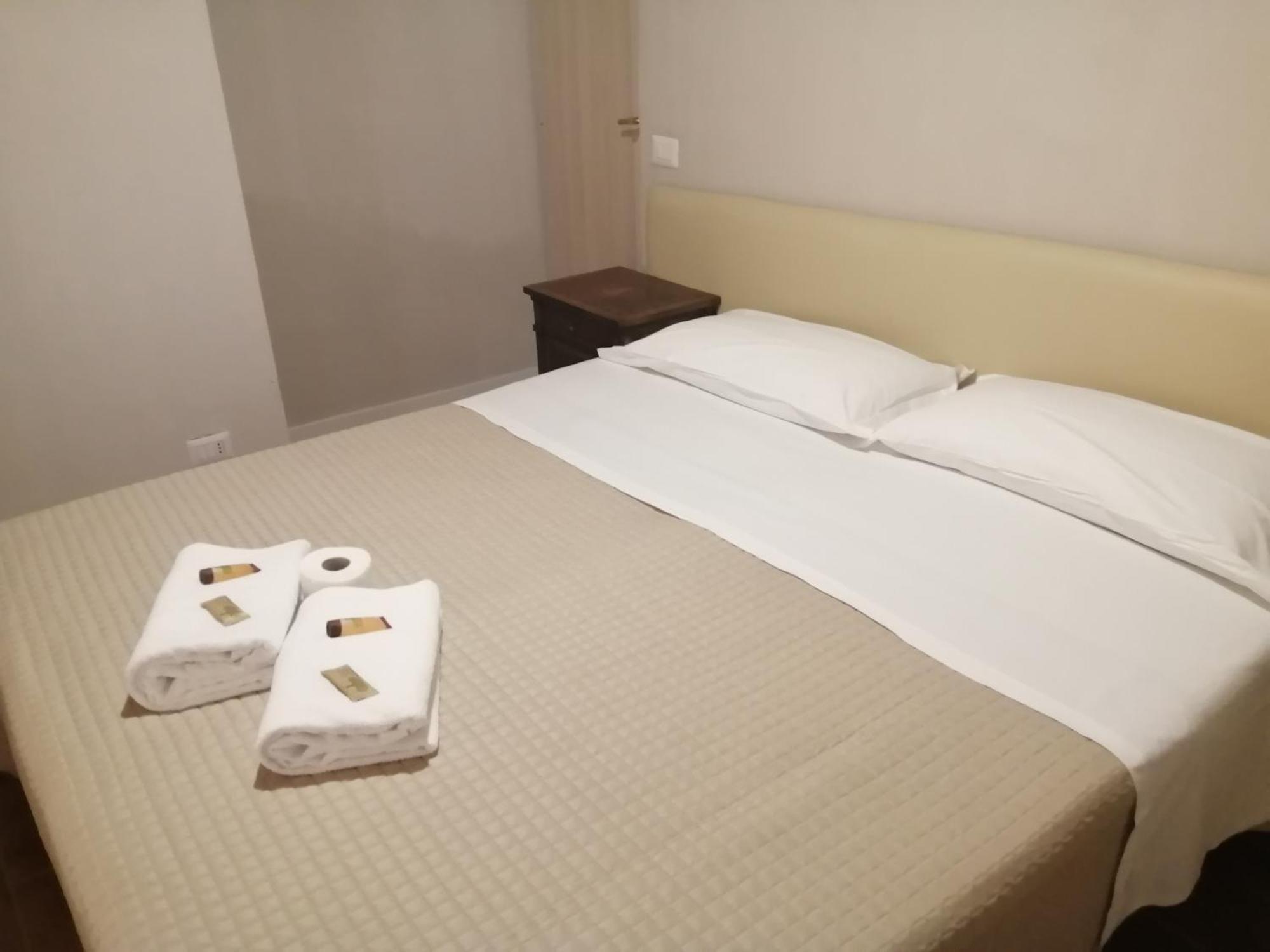 Cascina La Castagnara Bed & Breakfast Oriolo  Phòng bức ảnh